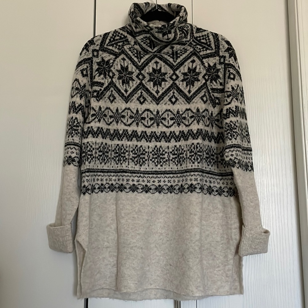 H&M long sweater perfect for leggings